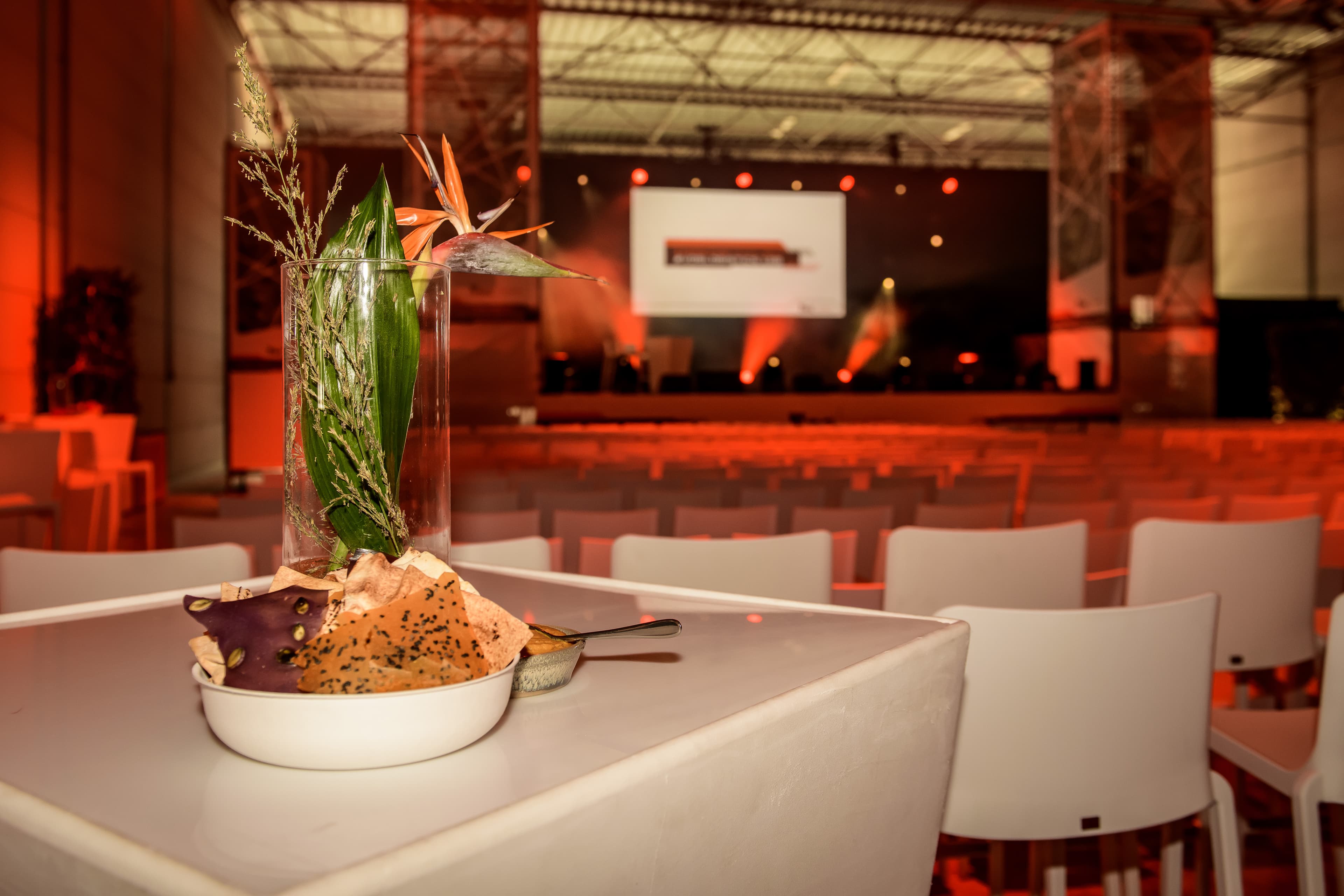 Vos Logistics evenement - tent met meubilair en dranken